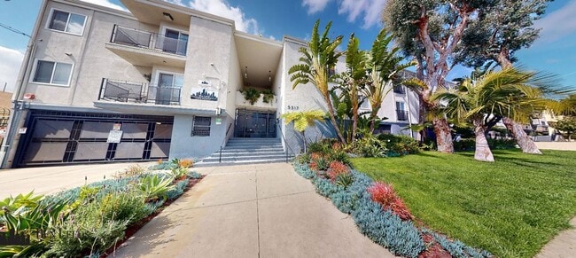 Photo - 5317-5311 Denny Ave