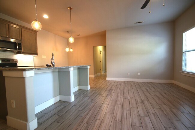 Photo - 8037-8039 Arbor Unit 8039