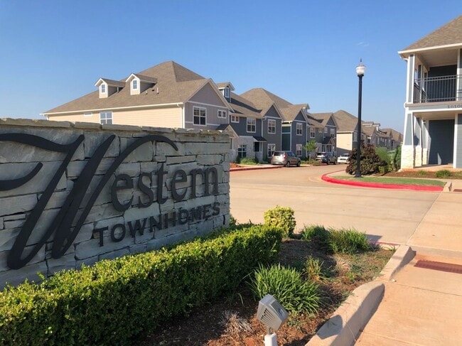 Building Photo - Western Townhomes