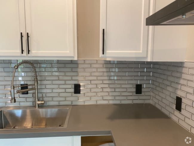 Building Photo - 2106 Stonewall St Rental