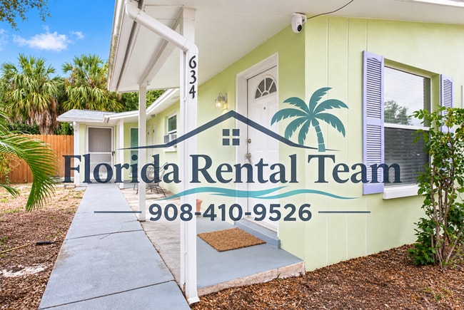 Building Photo - Location! Charming 2/1 near Downtown Dunedin