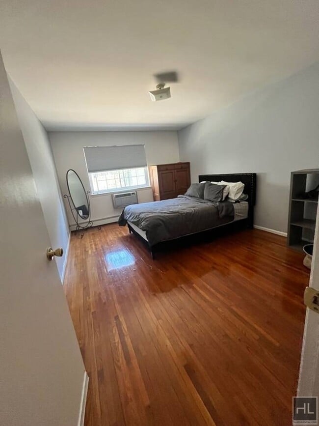 Photo - 74 STREET Unidad 1