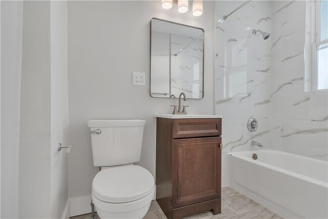 Photo - 382 Orms St Unidad 3