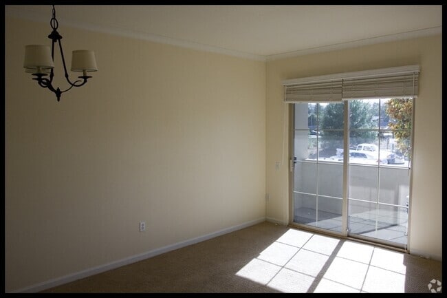 Building Photo - Gorgeous One Bedroom Condo in DownTown of ...