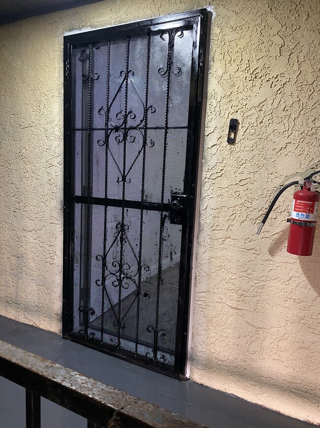 Photo - 1539 E Young St