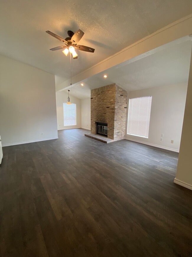Photo - UT PRE-LEASE: 3 bed/2 bath Condo w/ Fireplace, Cathedral Ceilings in bedrooms