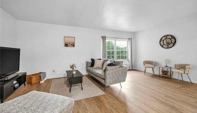 Photo - 15925 Van Aken Blvd Unidad GEO 2BD 2BH