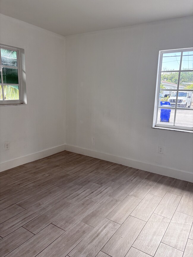 Photo - 2535 NW 9th St Unidad 2535 NW 9th Street