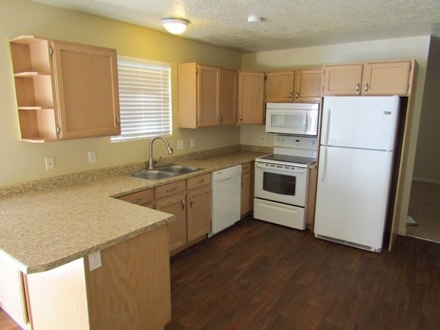 Photo - 1370 N General Dr