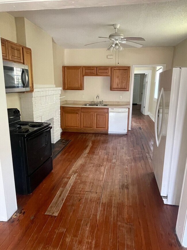 Photo - 3BD/2BA Independent Bedrooms, W/D Included...