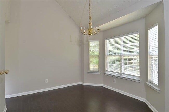 Photo - 2865 Cressington Bend NW