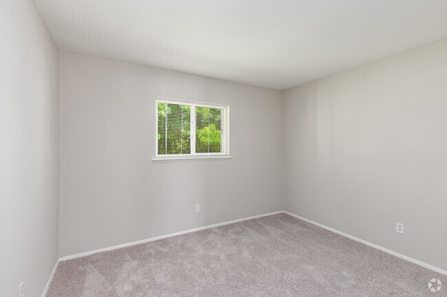 2BR, 1BA - 750SF - Primary Bedroom - Colonial Pines