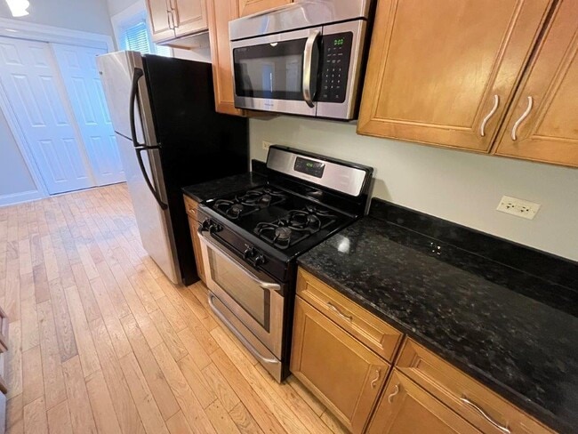 Photo - 4548 W George St Unit 2