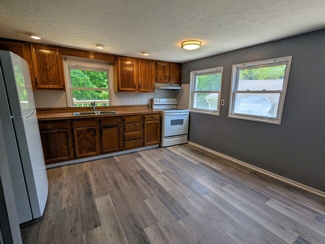 Photo - 6109 Billtown Rd