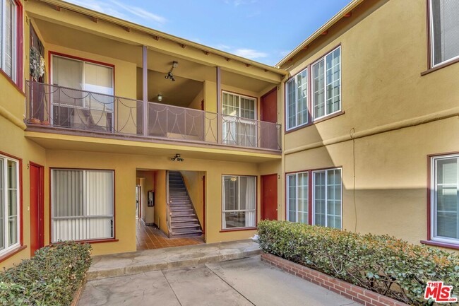 Building Photo - 3559 Sawtelle Blvd Unit #3 Rental