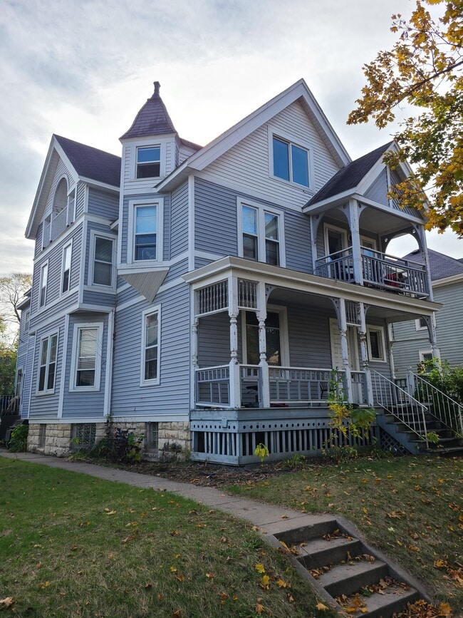Exterior - 1328 State St Apartments