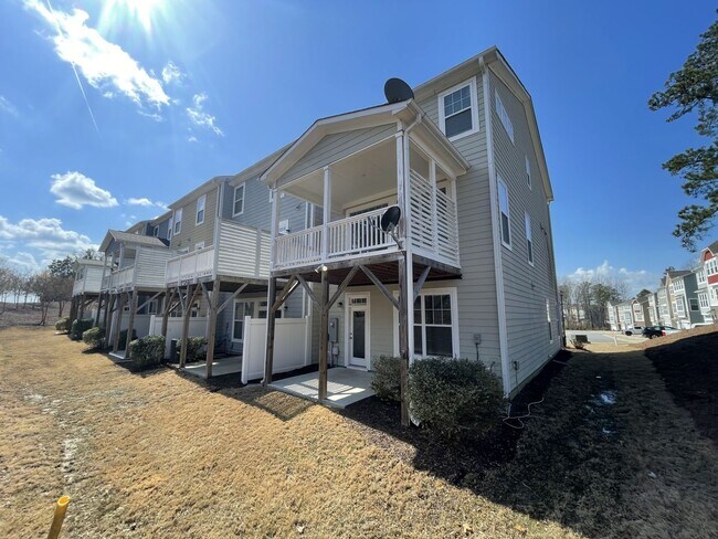 Photo - 3 Bd 3.5 Ba end unit townhouse
