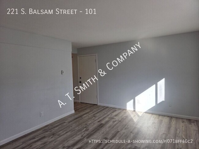 Building Photo - 221 S Balsam St Unit 101