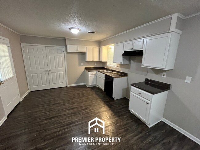 Photo - Charming 3BR/2BA in 38118 | Gleaming Hardwood Floors, Dining Area & Huge Yard