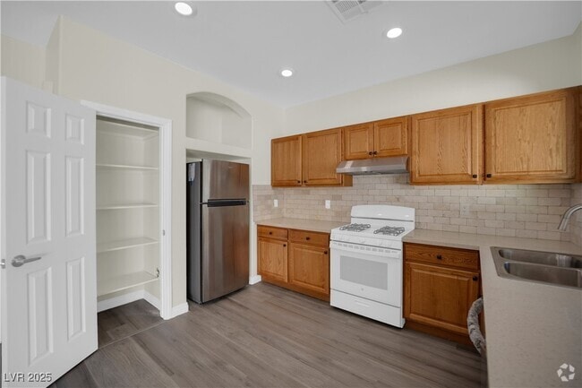 Building Photo - 9480 Windborne Ave Rental