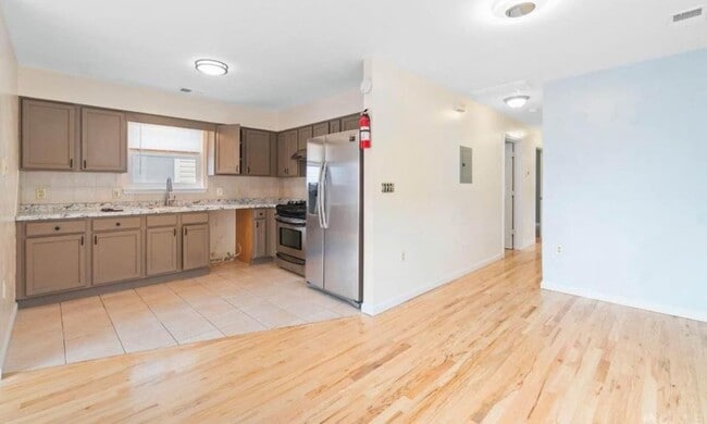 Photo - 309 Court St
