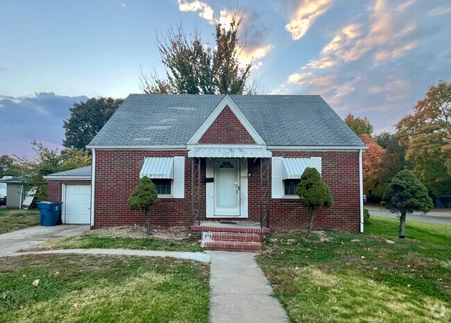 Building Photo - Three bedroom in Alton Rental