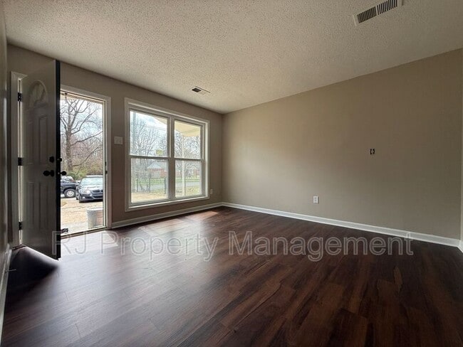 Photo - 256 Delta Rd