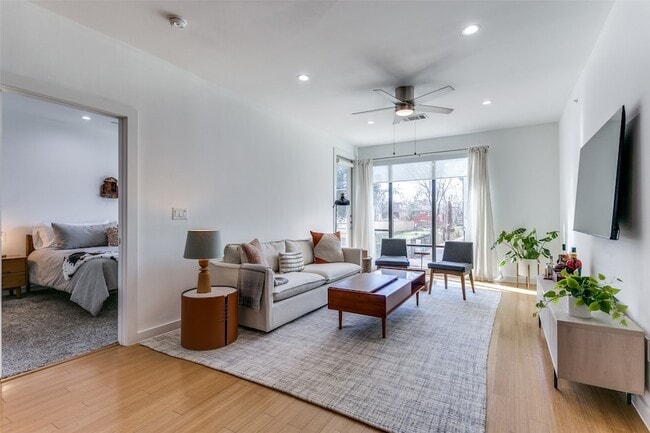 Photo - 4040 N Hall St Unit 113