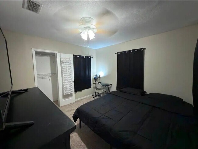 Photo - 11512 Grovewood Ave