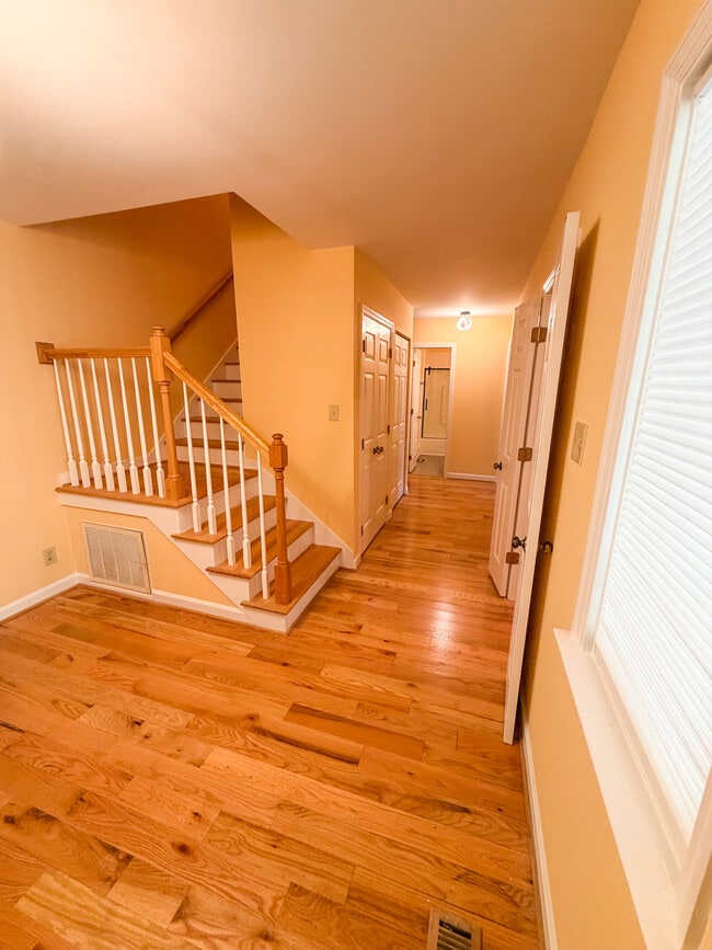 Photo - 106 Montrose Dr