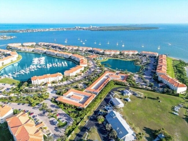 Photo - 11 Harbour Isle Dr W Unit 106