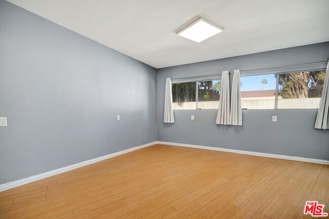 Photo - 15157 Valleyheart Dr