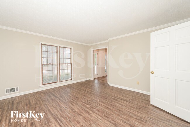 Photo - 1433 St Dunstans Rd