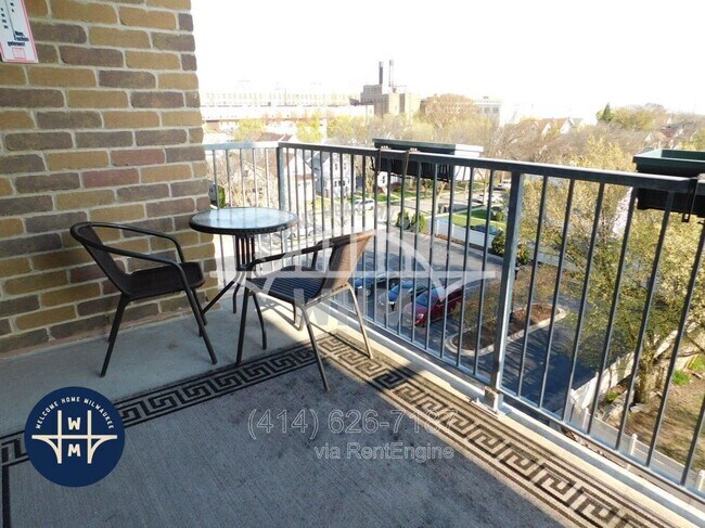 Photo - 6330 W Greenfield Ave Unidad Apartment 409