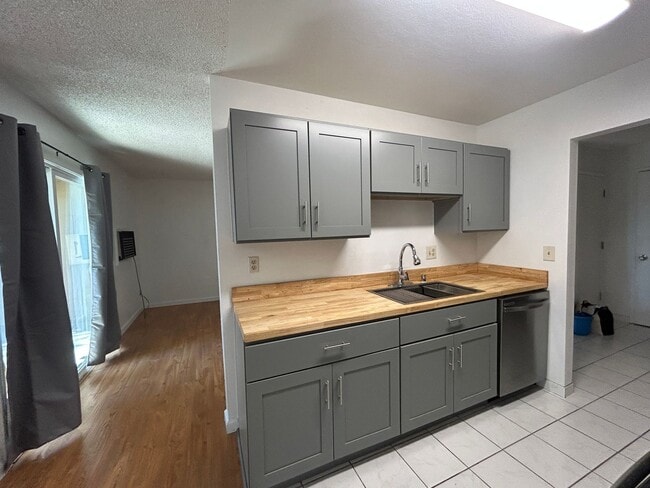 Photo - Charming 1/1 in Great Location Unit G1