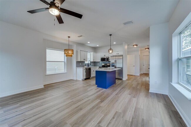 Photo - 1933 W Chestnut St