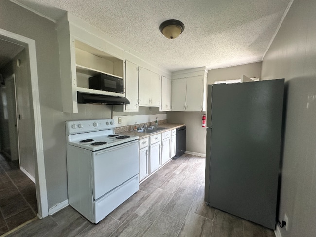 Building Photo - 59 Dumont St Rental