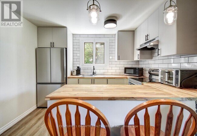 Photo - 2289 Loop Rd Unité 4