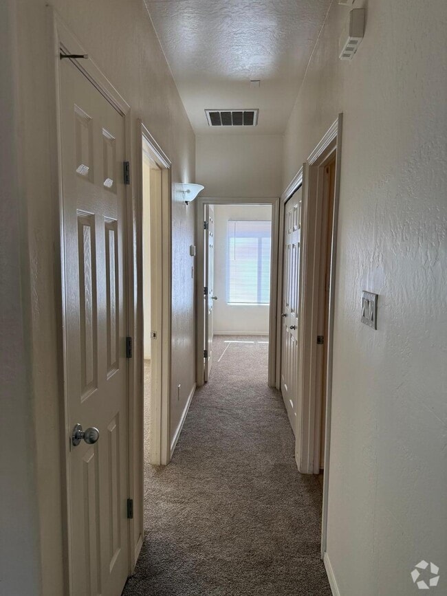 Building Photo - 3023 Southern Blvd SE Unit Apt D