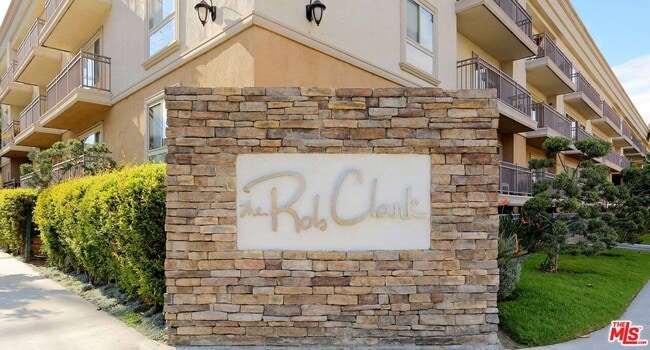 Photo - 141 S Clark Dr Unidad 319
