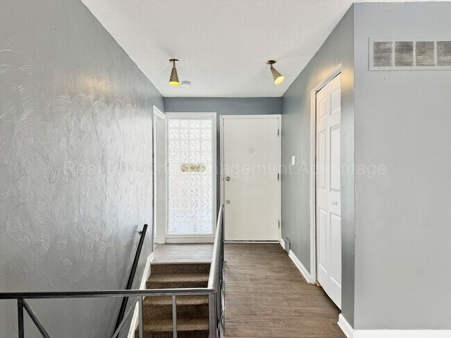 Photo - Beautiful Mid-Century 3 Bedroom Steps from Detroit Golf Club!