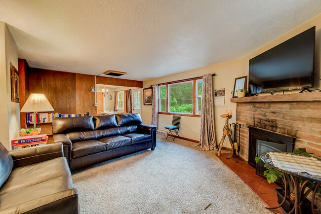 Building Photo - 9305 Chipita Park Rd Unit 4 Bedroom Mountain Home
