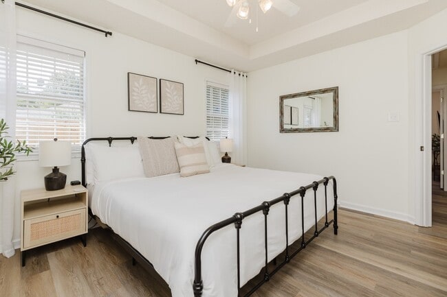 Photo - 103 Kentshire Ln