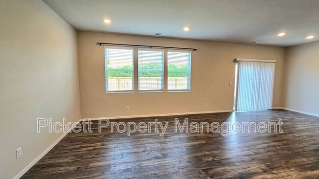 Photo - 1278 SW Pendleton Way