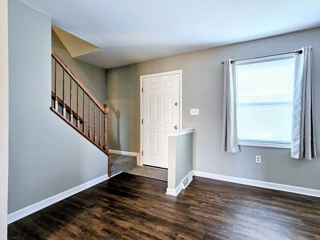 Photo - 131 Red Stone Cir