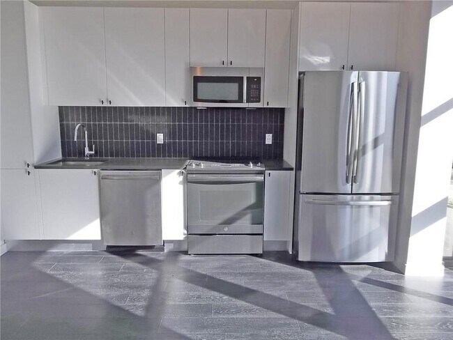 Photo - 800 Embassy Dr Unidad 205 Rental