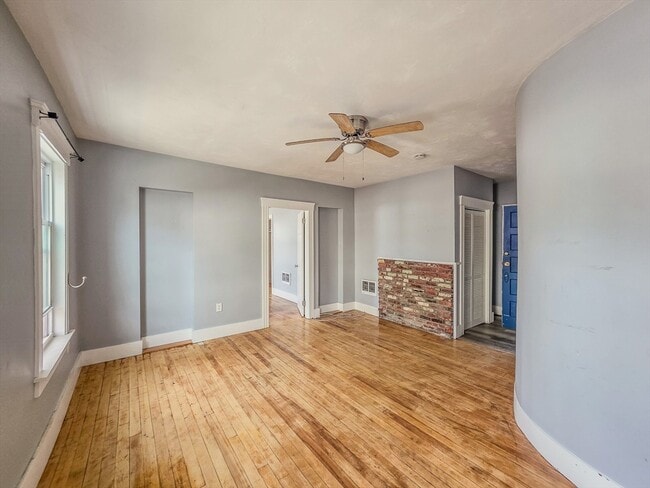 Building Photo - 9 Greenwood St Unit 2