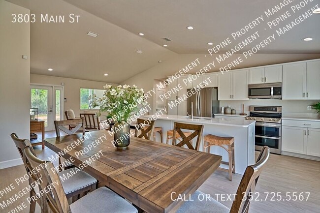 Photo - 3803 Main St