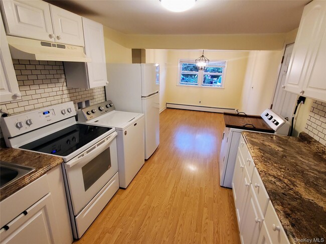 Building Photo - 57 N Lewis Ave Rental