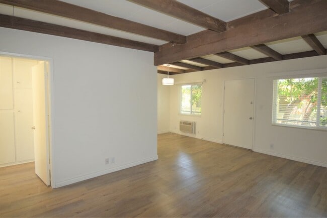 Photo - 6125 Whitsett Ave Unit 11